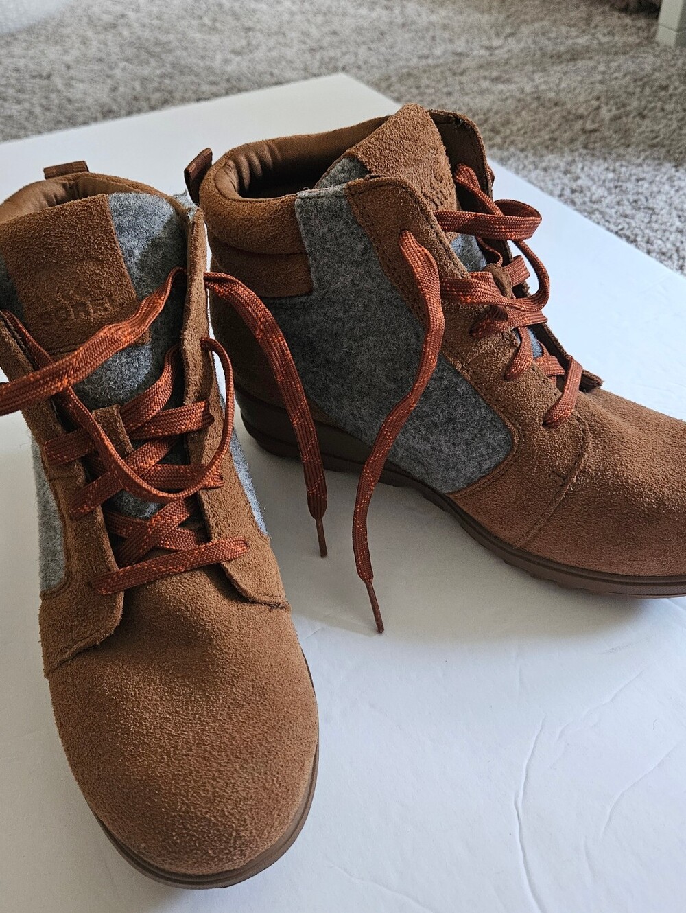 Sorel Lace-Up Suede Ankle Boots in Brown and Gray Size 9